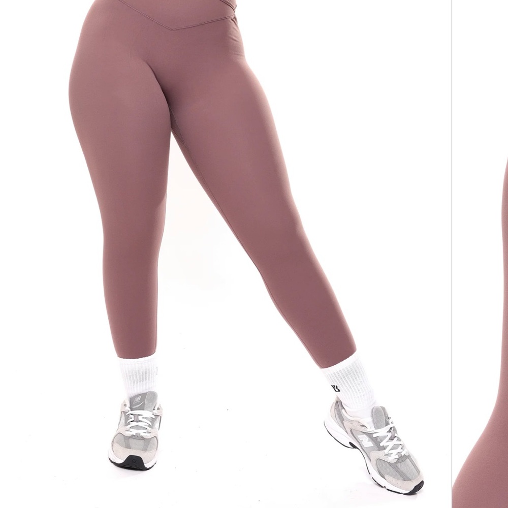 BuffBunny Mocha Berry Girlfriend Leggings Size M NWT